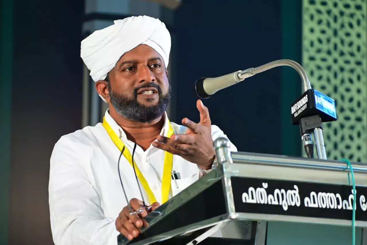 തുടർഭരണത്തേക്കാള് പ്രാധാന്യം മതേതരത്വത്തിന്റ നിലനില്പിന് യു.ഡി.എഫിന് പിന്തുണയുമായി സമസ്ത നേതാവ് തുടർഭരണത്തേക്കാള് പ്രാധാന്യം മതേതരത്വത്തിന്റ നിലനില്പിന് യു.ഡി.എഫിന് പിന്തുണയുമായി സമസ്ത നേതാവ്