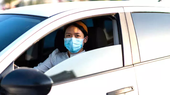 ഒറ്റക്ക് ഡ്രൈവ് ചെയ്യുമ്പോഴും മാസ്‌ക് ധരിക്കണം; കാരണം വിശദീകരിച്ച് കോടതി