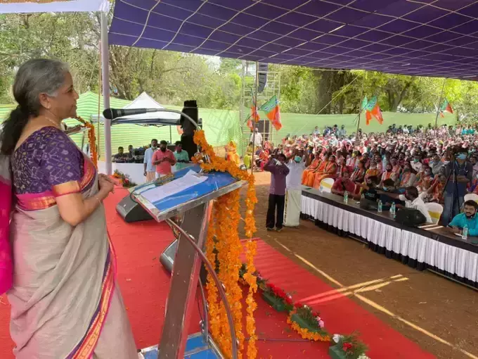 പിശാച് ഭദ്രകാളിയെ പിടിക്കാൻ വരുന്നോ: കേന്ദ്ര ഏജൻസികൾക്ക് എതിരെ കേരളം കേസെടുത്തതിനെ പരിഹസിച്ച് നിര്മല സീതാരാമന് പിശാച് ഭദ്രകാളിയെ പിടിക്കാൻ വരുന്നോ: കേന്ദ്ര ഏജൻസികൾക്ക് എതിരെ കേരളം കേസെടുത്തതിനെ പരിഹസിച്ച് നിര്മല സീതാരാമന്