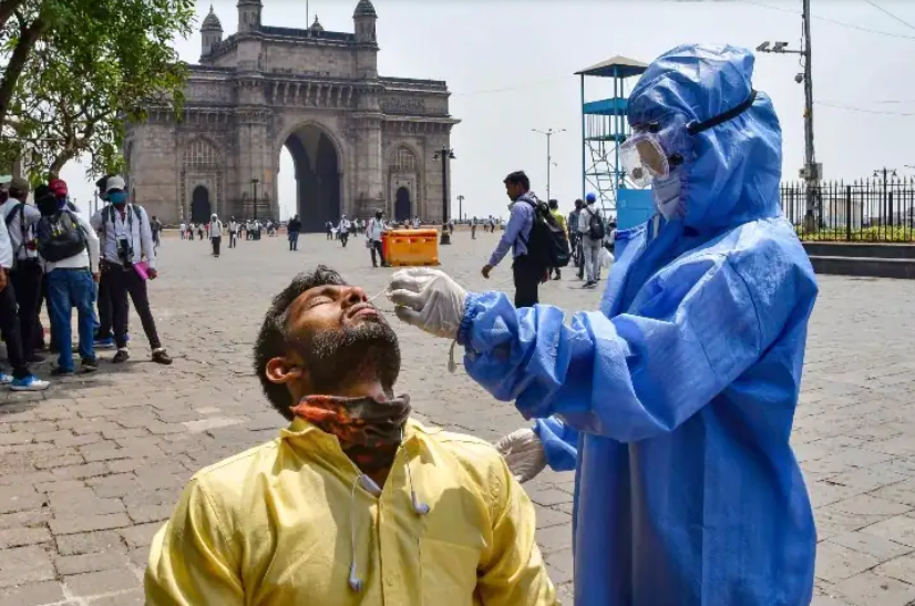 കോവിഡ് വ്യാപനം പിടിവിടുന്നു; ലോക്ക്ഡൗണല്ലാതെ വേറെ വഴിയില്ലെന്ന് മഹാരാഷ്ട്ര, നിയന്ത്രണം കടുപ്പിച്ച് ഡല്‍ഹി 