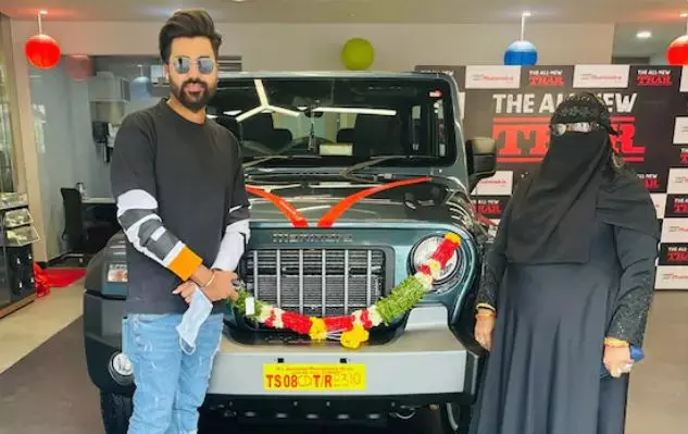 മഹീന്ദ്ര വാക്ക് പാലിച്ചു; മുഹമ്മദ് സിറാജിനും ഥാർ കൈമാറി