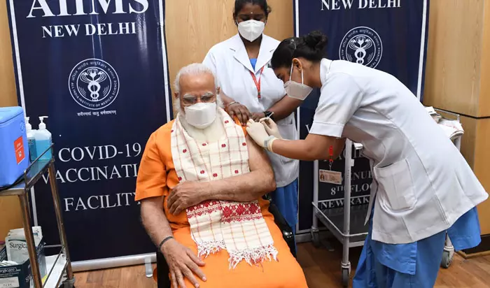 പ്രധാനമന്ത്രി കോവാക്സിന്റെ രണ്ടാം ഡോസ് സ്വീകരിച്ചു പ്രധാനമന്ത്രി കോവാക്സിന്റെ രണ്ടാം ഡോസ് സ്വീകരിച്ചു