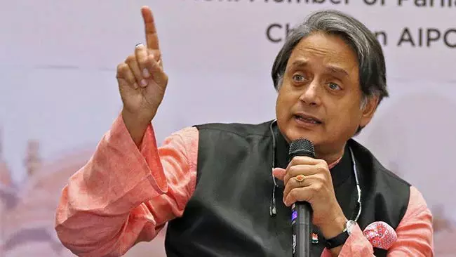 ഫേസ്ബുക്ക് പേജ് വിവാദം: അനിൽ കെ. ആന്റണിയെ പിന്തുണച്ച് ശശി തരൂർ ഫേസ്ബുക്ക് പേജ് വിവാദം: അനിൽ കെ. ആന്റണിയെ പിന്തുണച്ച് ശശി തരൂർ