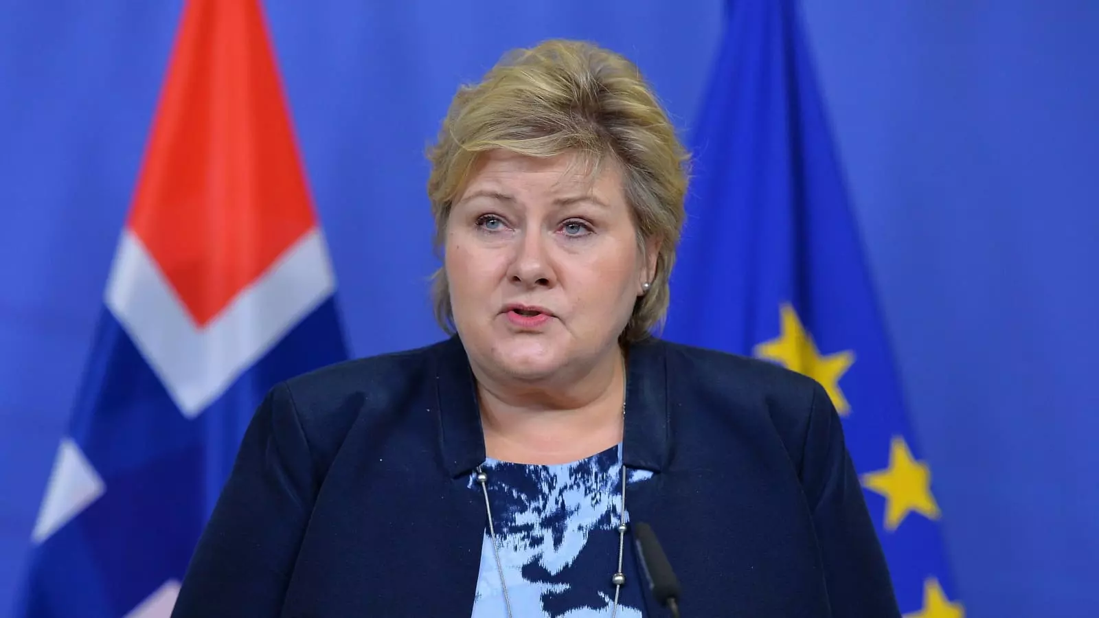 സാമൂഹ്യ അകലം പാലിച്ചില്ല; പ്രധാനമന്ത്രിക്ക് പിഴയിട്ട് പൊലീസ്! സാമൂഹ്യ അകലം പാലിച്ചില്ല; പ്രധാനമന്ത്രിക്ക് പിഴയിട്ട് പൊലീസ്!