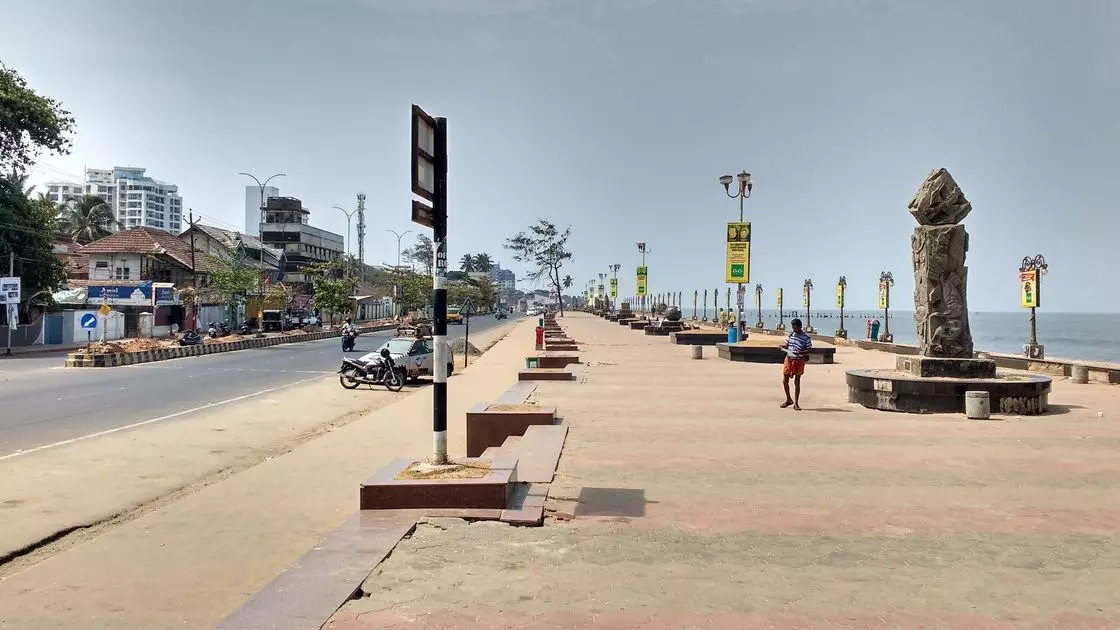 കോഴിക്കോട്ട് കടുത്ത നിയന്ത്രണങ്ങള്; പൊതുയോഗങ്ങള്ക്ക് വിലക്ക്, ബീച്ചിലും നിയന്ത്രണം കോഴിക്കോട്ട് കടുത്ത നിയന്ത്രണങ്ങള്; പൊതുയോഗങ്ങള്ക്ക് വിലക്ക്, ബീച്ചിലും നിയന്ത്രണം