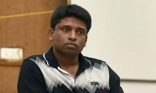 വോട്ടിങ് യന്ത്രം മറ്റു ഉപകരണവുമായി ബന്ധപ്പെടുത്താം, സത്യം പുറത്തുവരുമെന്നതിനാൽ തെരഞ്ഞെടുപ്പ് കമ്മീഷൻ ഒഴിഞ്ഞുമാറുന്നു: കണ്ണൻ ഗോപിനാഥൻ