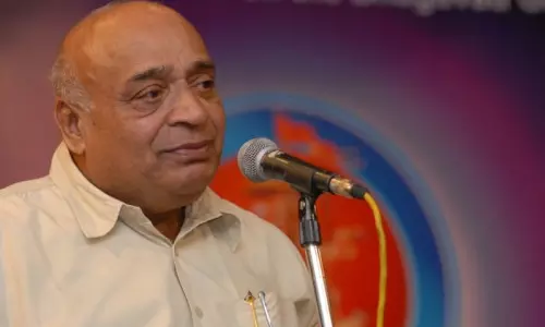 നിലപാട് മാറ്റി വീരേന്ദ്രകുമാര്, ശരത് യാദവിനൊപ്പം നിലകൊള്ളും നിലപാട് മാറ്റി വീരേന്ദ്രകുമാര്, ശരത് യാദവിനൊപ്പം നിലകൊള്ളും