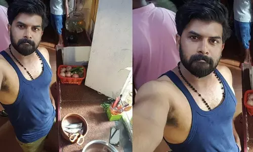 മാസ് കാട്ടാന്‍ മാത്രമല്ല,മീന്‍ വെട്ടാനും സൈമണ് അറിയാം