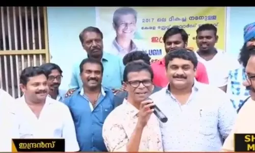 അവാർഡ് തിളക്കവുമായി ലൊക്കേഷനിലെത്തിയ ഇന്ദ്രന്‍സിന് ഗംഭീര വരവേല്‍പ്പ്