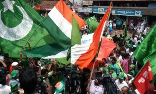 നിശബ്ദ പ്രചാരണത്തില് സ്ഥാനാര്ത്ഥികള്; വേങ്ങര നാളെ പോളിംഗ്ബൂത്തിലേക്ക് നിശബ്ദ പ്രചാരണത്തില് സ്ഥാനാര്ത്ഥികള്; വേങ്ങര നാളെ പോളിംഗ്ബൂത്തിലേക്ക്