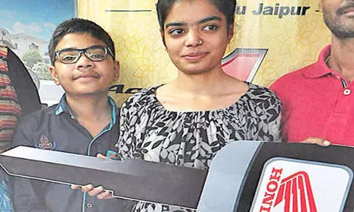 പത്ത് രൂപ നാണയങ്ങള്‍ കൂട്ടി അവര്‍ അച്ഛനൊരു സ്കൂട്ടര്‍ വാങ്ങിക്കൊടുത്തു