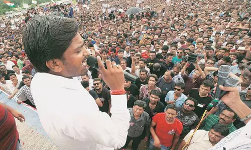 ഗുജറാത്ത് പിടിക്കാന് പട്ടേല് വിഭാഗത്തെ പാട്ടിലാക്കാന് ബിജെപി; 109 കേസുകള് പിന്വലിച്ചു ഗുജറാത്ത് പിടിക്കാന് പട്ടേല് വിഭാഗത്തെ പാട്ടിലാക്കാന് ബിജെപി; 109 കേസുകള് പിന്വലിച്ചു