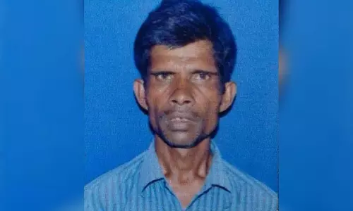 മകളെ ശല്യപ്പെടുത്തിയത് ചോദ്യം ചെയ്ത പിതാവിനെ ജീവനോടെ കത്തിച്ചു മകളെ ശല്യപ്പെടുത്തിയത് ചോദ്യം ചെയ്ത പിതാവിനെ ജീവനോടെ കത്തിച്ചു