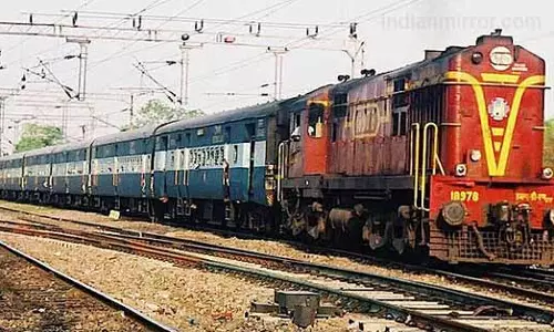 സെല്‍ഫി ഭ്രാന്തന്‍മാര്‍ക്ക് ഒരു സന്തോഷവാര്‍ത്ത; സെല്‍ഫി പോയിന്റുമായി റെയില്‍വേ