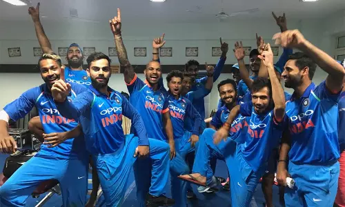 ഭംഗരാ നൃത്തം ചെയ്ത് ജയം ആഘോഷിച്ച് കൊഹ്ലി ഭംഗരാ നൃത്തം ചെയ്ത് ജയം ആഘോഷിച്ച് കൊഹ്ലി