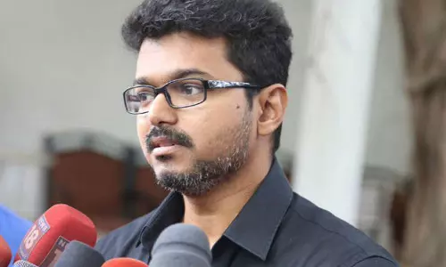 പിന്തുണച്ച എല്ലാവര്ക്കും നന്ദി മെര്സല് വിവാദത്തില് പ്രതികരണവുമായി വിജയ് പിന്തുണച്ച എല്ലാവര്ക്കും നന്ദി മെര്സല് വിവാദത്തില് പ്രതികരണവുമായി വിജയ്