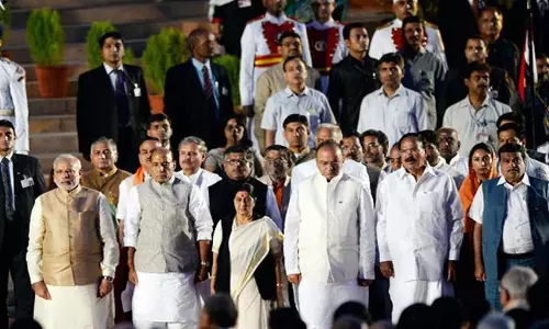 കശ്മീര്‍ വിഷയത്തില്‍ കേന്ദ്ര സര്‍ക്കാരിന് ഒരു നയവുമില്ല:  പ്രതിപക്ഷ പാര്‍ട്ടികള്‍