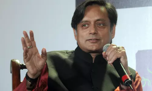 രാഷ്ട്രീയത്തില്‍ സ്ത്രീകള്‍ക്ക് പ്രാതിനിധ്യം നല്‍കണം; യൂത്ത് ലീഗ് യുവതീ സംഗമത്തില്‍ ശശി തരൂര്‍