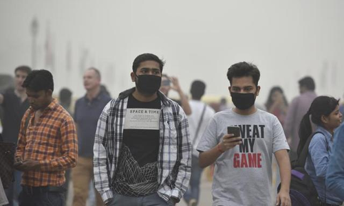 ഡല്‍ഹിയില്‍ കനത്ത പുകമഞ്ഞ്; സ്കൂളുകള്‍ക്ക് അവധി, ജാഗ്രതാനിര്‍ദേശം