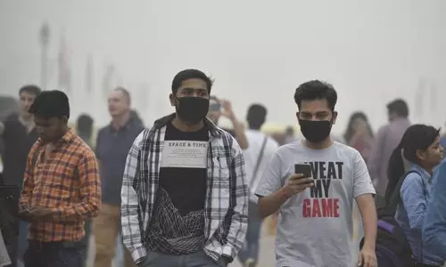 ഡല്‍ഹിയില്‍ മലിനീകരണം രൂക്ഷം; മാസ്കുകള്‍ വില്‍ക്കുന്നത് തോന്നിയ വിലയ്ക്ക്