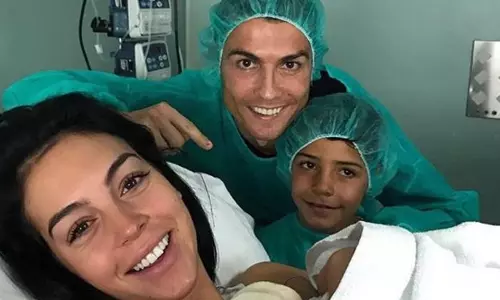 നാലാമതും അച്ഛനായതിന്റെ സന്തോഷം പങ്കിട്ട് ക്രിസ്റ്റ്യാനോ റൊണാൾഡോ നാലാമതും അച്ഛനായതിന്റെ സന്തോഷം പങ്കിട്ട് ക്രിസ്റ്റ്യാനോ റൊണാൾഡോ