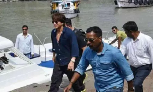 ഷാരൂഖ് ഖാനെ മഹാരാഷ്ട്ര എംഎല്‍സി ഭീഷണിപ്പെടുത്തിയത് എന്തിന് ?