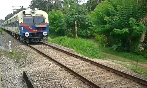 കൊല്ലം -എറണാകുളം മെമു പാളം തെറ്റി കൊല്ലം -എറണാകുളം മെമു പാളം തെറ്റി