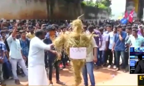 ആംബുലന്‍സ് വിട്ടുനല്‍കിയില്ല; ആശുപത്രിയിലേക്ക് വിദ്യാര്‍ഥി മാര്‍ച്ച്