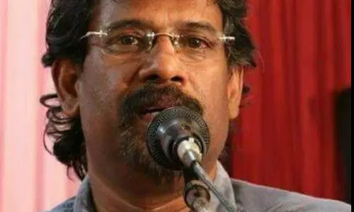 ഒന്നുകിൽ ദുർഗ്ഗ എന്ന പേര് പെൺകുട്ടികൾക്കിടാൻ പാടില്ലെന്ന് ഫത്വ ഇറക്കുക, അല്ലെങ്കിൽ സിനിമ കാണുക ഒന്നുകിൽ ദുർഗ്ഗ എന്ന പേര് പെൺകുട്ടികൾക്കിടാൻ പാടില്ലെന്ന് ഫത്വ ഇറക്കുക, അല്ലെങ്കിൽ സിനിമ കാണുക