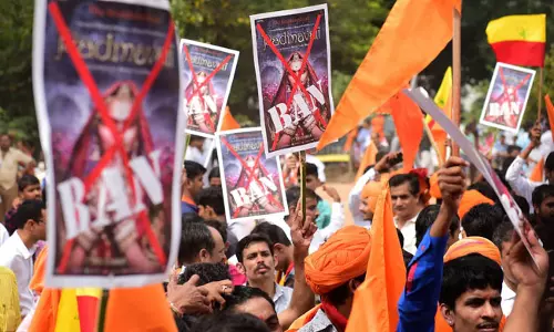 സെന്‍സര്‍ ബോര്‍ഡ് തിരിച്ചയച്ചു; പത്മാവതിയുടെ റിലീസ് വൈകിയേക്കും