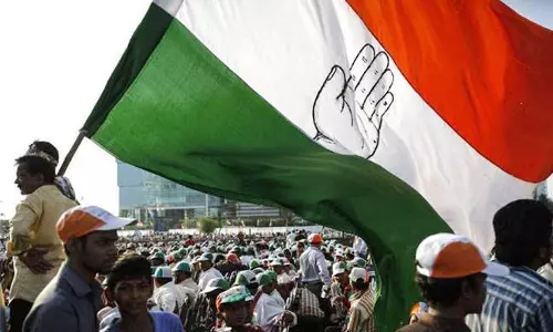 കാര്ഷികകടം എഴുതിത്തള്ളും: ഗുജറാത്തില് കോണ്ഗ്രസിന്റെ പ്രകടന പത്രിക കാര്ഷികകടം എഴുതിത്തള്ളും: ഗുജറാത്തില് കോണ്ഗ്രസിന്റെ പ്രകടന പത്രിക