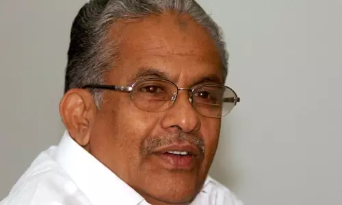 കയ്യടിക്ക് വേണ്ടി സംസാരിക്കുന്നവര് കൈത്താങ്ങ് നല്കേണ്ടവരെ മറക്കരുതെന്ന് ഇടി കയ്യടിക്ക് വേണ്ടി സംസാരിക്കുന്നവര് കൈത്താങ്ങ് നല്കേണ്ടവരെ മറക്കരുതെന്ന് ഇടി