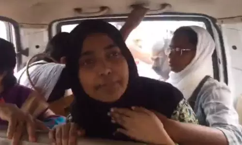 ഹാദിയ നാളെ സുപ്രീംകോടതിയില് ഹാജരാകും; കേരളഹൌസില് കനത്ത സുരക്ഷ ഹാദിയ നാളെ സുപ്രീംകോടതിയില് ഹാജരാകും; കേരളഹൌസില് കനത്ത സുരക്ഷ