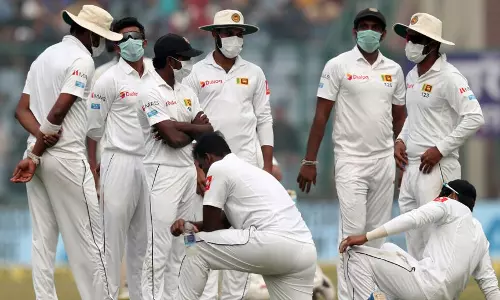 പുകമ‍ഞ്ഞില്‍ ശ്വാസം കിട്ടാതെ ലങ്കന്‍ കളിക്കാര്‍, ഡല്‍ഹിക്കിത് അപമാനത്തിന്റെ ദിനം