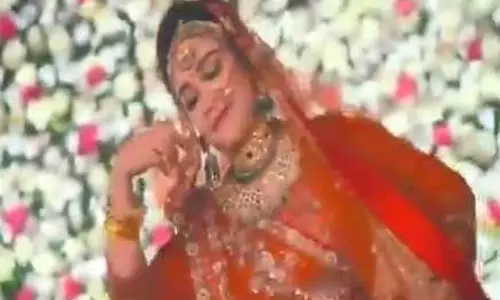 പത്മാവതി ഗാനത്തിനൊപ്പം മുലായത്തിന്‍റെ മരുമകള്‍ നൃത്തം ചെയ്തു; മുറിവില്‍ ഉപ്പ് തേച്ചെന്ന് കര്‍ണിസേന