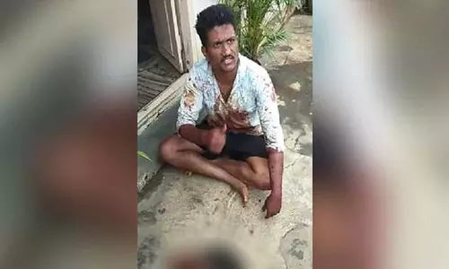 അമ്മയോട് മോശമായി പെരുമാറി: സുഹൃത്തിന്റെ അറുത്ത തലയുമായി യുവാവ് പൊലീസ് സ്റ്റേഷനില്‍ 