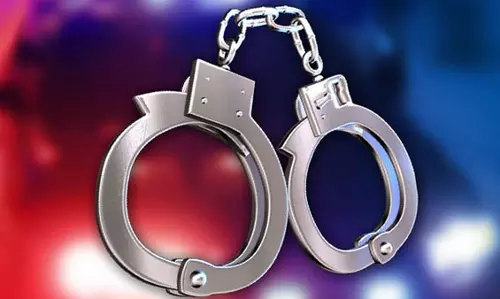 ദുര്‍ഗന്ധമുള്ള സോക്സ് ധരിച്ച് ബസില്‍ കയറിയ യുവാവിനെ അറസ്റ്റ് ചെയ്തു