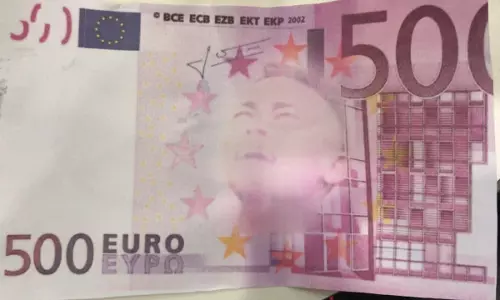 നെയ്മര്‍ക്ക് നേരെ ആരാധകര്‍ നോട്ട് വര്‍ഷം നടത്തിയതിന് പിന്നില്‍