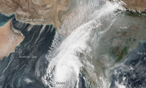 കേരളത്തിലും തമിഴ്‌നാട്ടിലും നാശം വിതച്ച ഓഖി ഡല്‍ഹിക്കും മുംബൈക്കും അനുഗ്രഹമായി