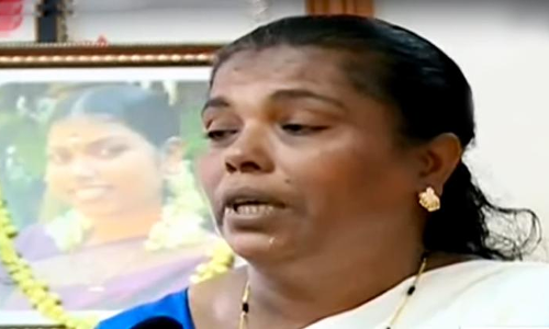 പ്രതിക്ക് വധശിക്ഷ നല്കണമെന്ന് ജിഷയുടെ അമ്മ പ്രതിക്ക് വധശിക്ഷ നല്കണമെന്ന് ജിഷയുടെ അമ്മ