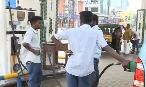 തിങ്കളാഴ്ച ഉച്ചവരെ പെട്രോള് പമ്പുകള് അടച്ചിട്ട് പ്രതിഷേധം തിങ്കളാഴ്ച ഉച്ചവരെ പെട്രോള് പമ്പുകള് അടച്ചിട്ട് പ്രതിഷേധം