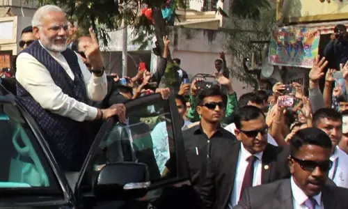 വോട്ട് രേഖപ്പെടുത്തിയ ശേഷം മോദിയുടെ റോഡ്ഷോ; നടപടി വേണമെന്ന് കോണ്ഗ്രസ് വോട്ട് രേഖപ്പെടുത്തിയ ശേഷം മോദിയുടെ റോഡ്ഷോ; നടപടി വേണമെന്ന് കോണ്ഗ്രസ്