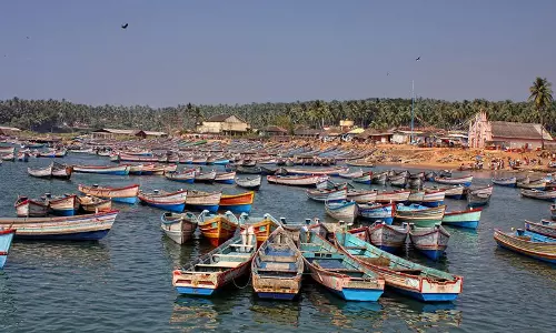 ഓഖി ദുരന്തം; തെരച്ചിലിന് 200 ബോട്ടുകള് വേണമെന്ന് സര്ക്കാര് ഓഖി ദുരന്തം; തെരച്ചിലിന് 200 ബോട്ടുകള് വേണമെന്ന് സര്ക്കാര്