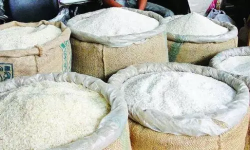 വേതന പാക്കേജ് പുനപരിശോധിച്ചില്ലെങ്കില്‍ റേഷന്‍ മേഖലയില്‍ നിന്നും പിന്‍മാറുമെന്ന് വ്യാപാരികള്‍