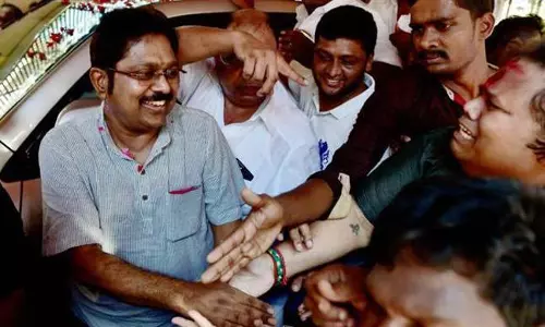 ആര്കെനഗര്: മന്നാര്ഗുഡി മാഫിയക്ക് സ്വാധീനം നഷ്ടപ്പെട്ടിട്ടില്ലെന്ന് തെളിയിക്കുന്ന ഫലം ആര്കെനഗര്: മന്നാര്ഗുഡി മാഫിയക്ക് സ്വാധീനം നഷ്ടപ്പെട്ടിട്ടില്ലെന്ന് തെളിയിക്കുന്ന ഫലം