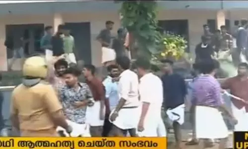 തോല്‍വിയെ തുടര്‍ന്ന് വിദ്യാര്‍ഥിയുടെ ആത്മഹത്യ; എസ്എഫ്‌ഐ സ്‌കൂള്‍ അടിച്ചു തകര്‍ത്തു