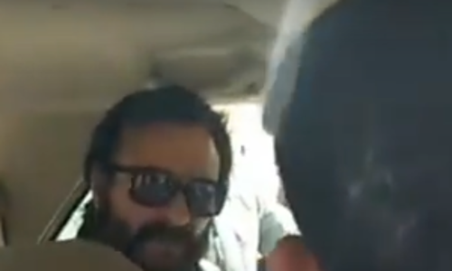 മര്യാദക്ക് വണ്ടിയെടുത്തില്ലെങ്കില്‍ ചെകിട്ടത്തടിക്കും; ഡ്രൈവറോട് ദേഷ്യപ്പെടുന്ന സെയ്ഫ് അലിഖാന്റെ വീഡിയോ പുറത്ത്