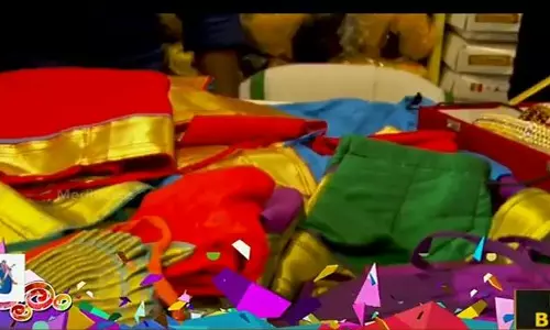 ചമയക്കോപ്പുകള് ഇല്ലാത്തതിന്റെ പേരില് ആരും കരയരുത്; സഹായിക്കാന് ഒരാളുണ്ട്.. ചമയക്കോപ്പുകള് ഇല്ലാത്തതിന്റെ പേരില് ആരും കരയരുത്; സഹായിക്കാന് ഒരാളുണ്ട്..