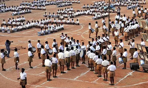 മഞ്ചേരി അമൃത സ്കൂളില്‍ ആര്‍.എസ്.എസ് ക്യാമ്പ്; അന്വേഷണം നടത്തിയ വില്ലേജ് ഓഫീസര്‍ക്ക് വധഭീഷണി