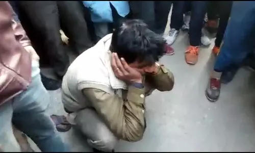 യുപിയില്‍ ഏഴ് വയസ്സുകാരിയെ ബലാത്സംഗം ചെയ്ത പൊലീസുകാരനെ അയല്‍വാസികള്‍ കൈകാര്യം ചെയ്തു